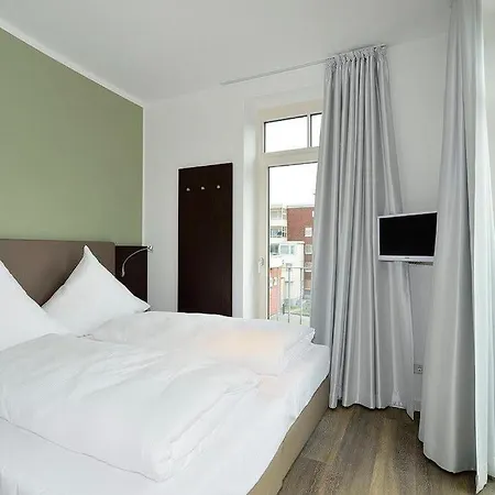 Anna Duene Anna Duene 2-39 Apartment 4*